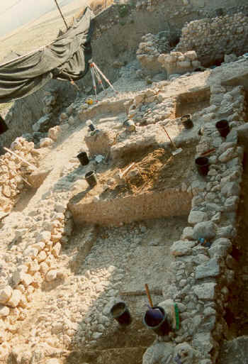 HTM00757.jpg (148208 bytes)